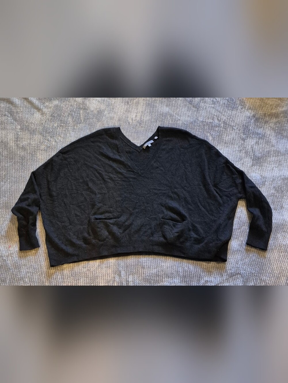 Vince 100% cashmere V-neck sweater Boxy Cropped Minimalist Natural Fibers Sz XS,